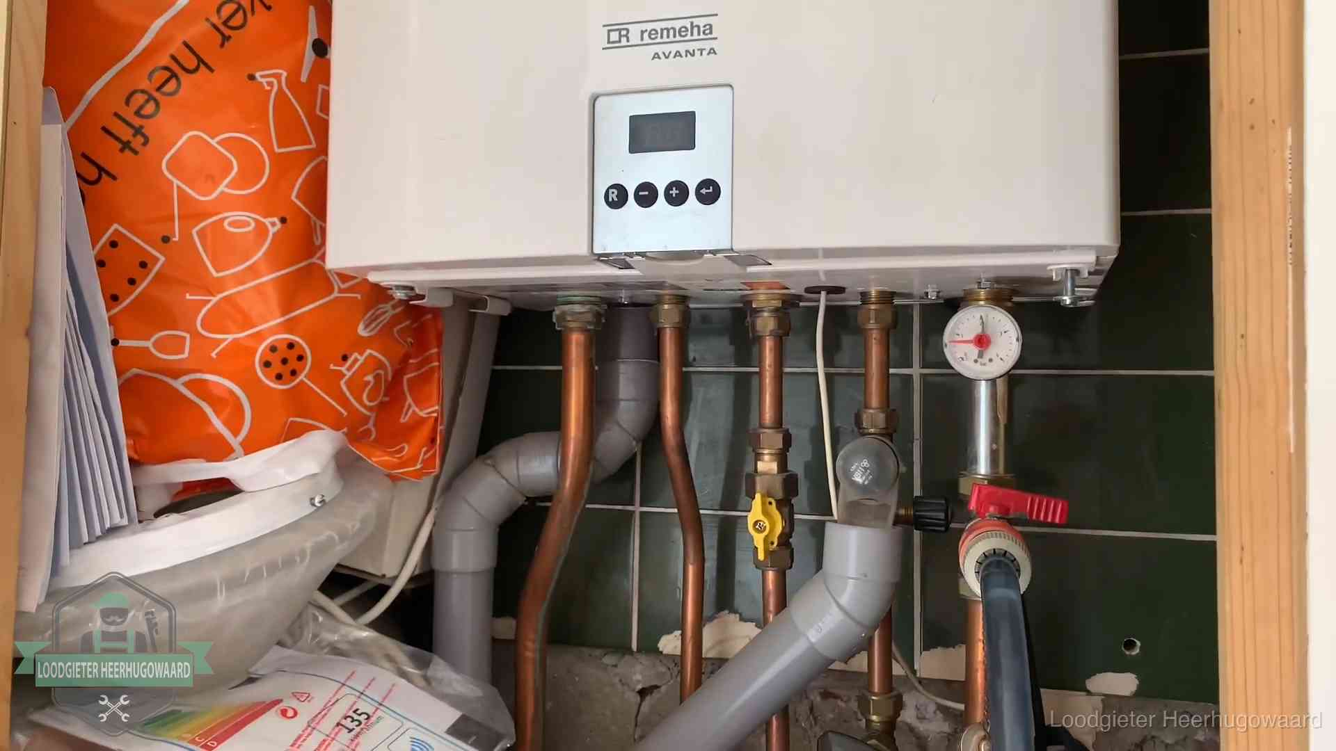 Remeha cv-ketel onderhoud in Heerhugowaard Oudere Remeha cv-ketel in een ketelkast in een woning in Heerhugowaard